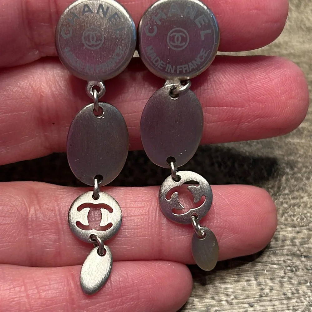229. CHANEL (Clip)Oval Drop Matte Silver Logo Earrings w/coa - Picture 4 of 8